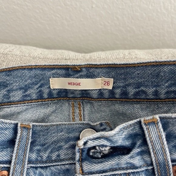 Levi's Premium Light Blue Distressed Wedgie Jeans - Picture 4 of 7